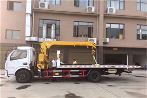 砚山附近汽车轮胎更换